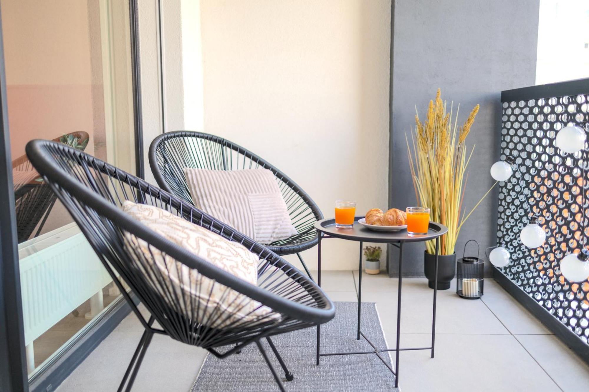 Design Apartment - Balcony, Free Parking, Yoga, 10 Mins To Center, By Gravity Prague Praga Exterior foto