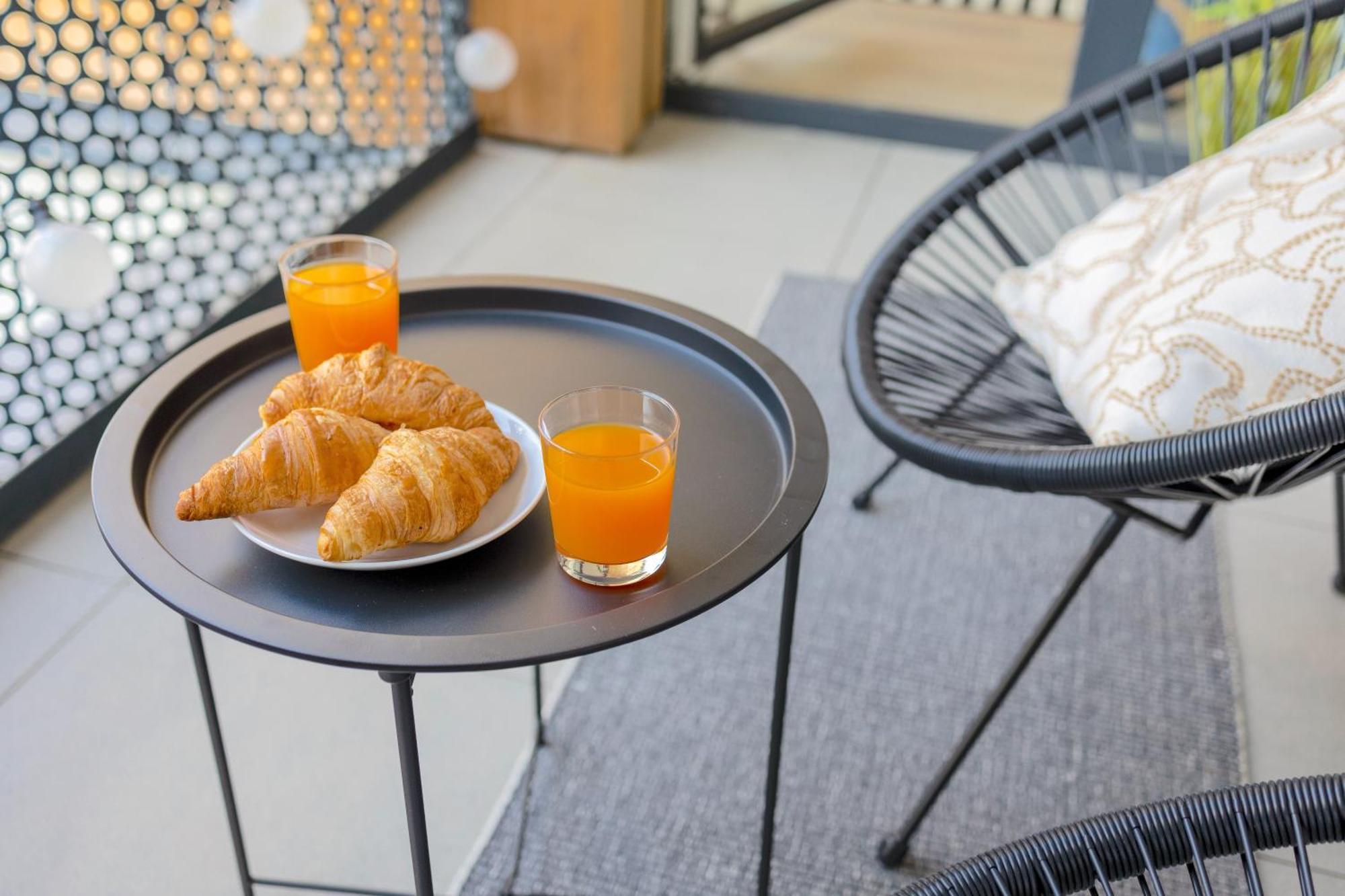 Design Apartment - Balcony, Free Parking, Yoga, 10 Mins To Center, By Gravity Prague Praga Exterior foto