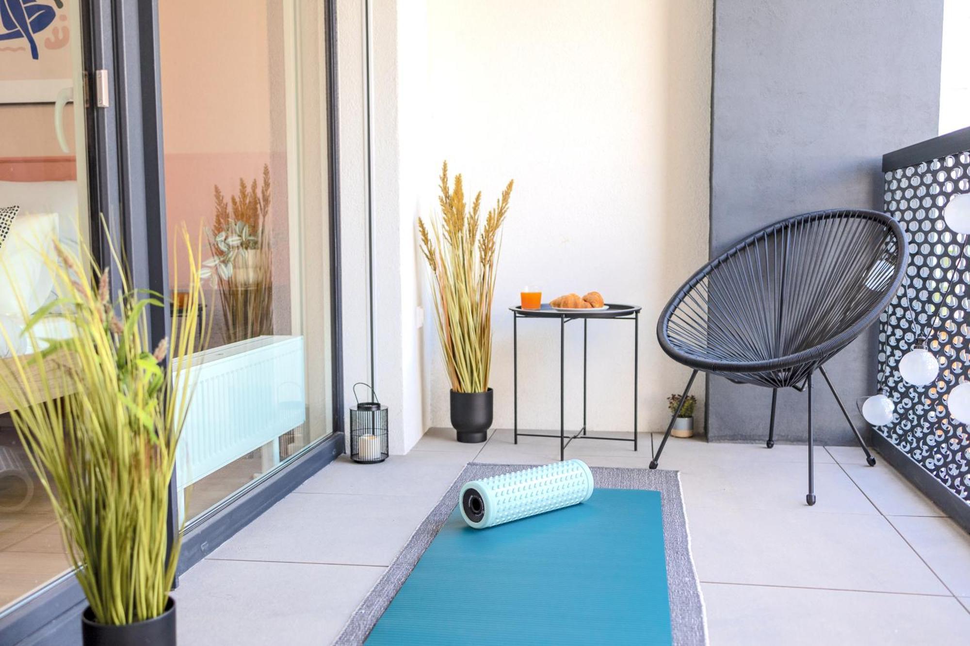 Design Apartment - Balcony, Free Parking, Yoga, 10 Mins To Center, By Gravity Prague Praga Exterior foto